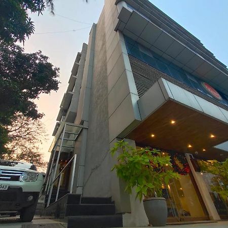 Hotel Samraj Мумбай Екстериор снимка