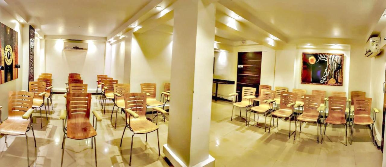 Hotel Samraj Мумбай Екстериор снимка