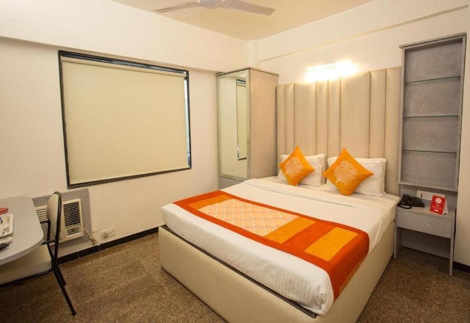 Hotel Samraj Мумбай Екстериор снимка