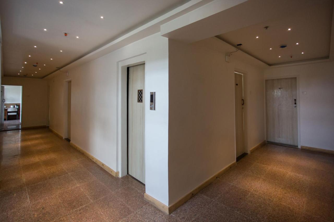 Hotel Samraj Мумбай Екстериор снимка