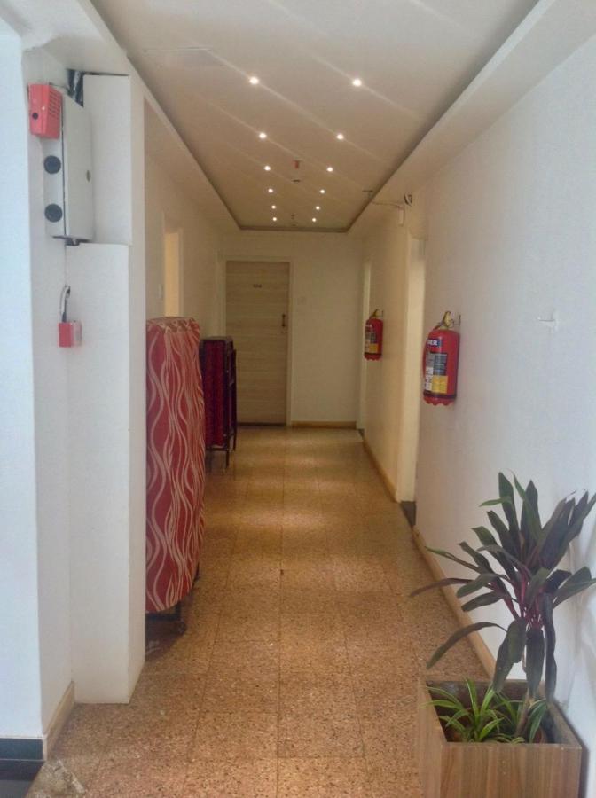 Hotel Samraj Мумбай Екстериор снимка