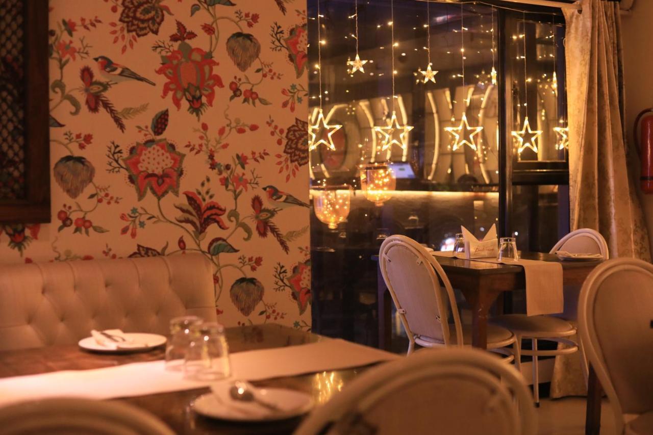 Hotel Samraj Мумбай Екстериор снимка